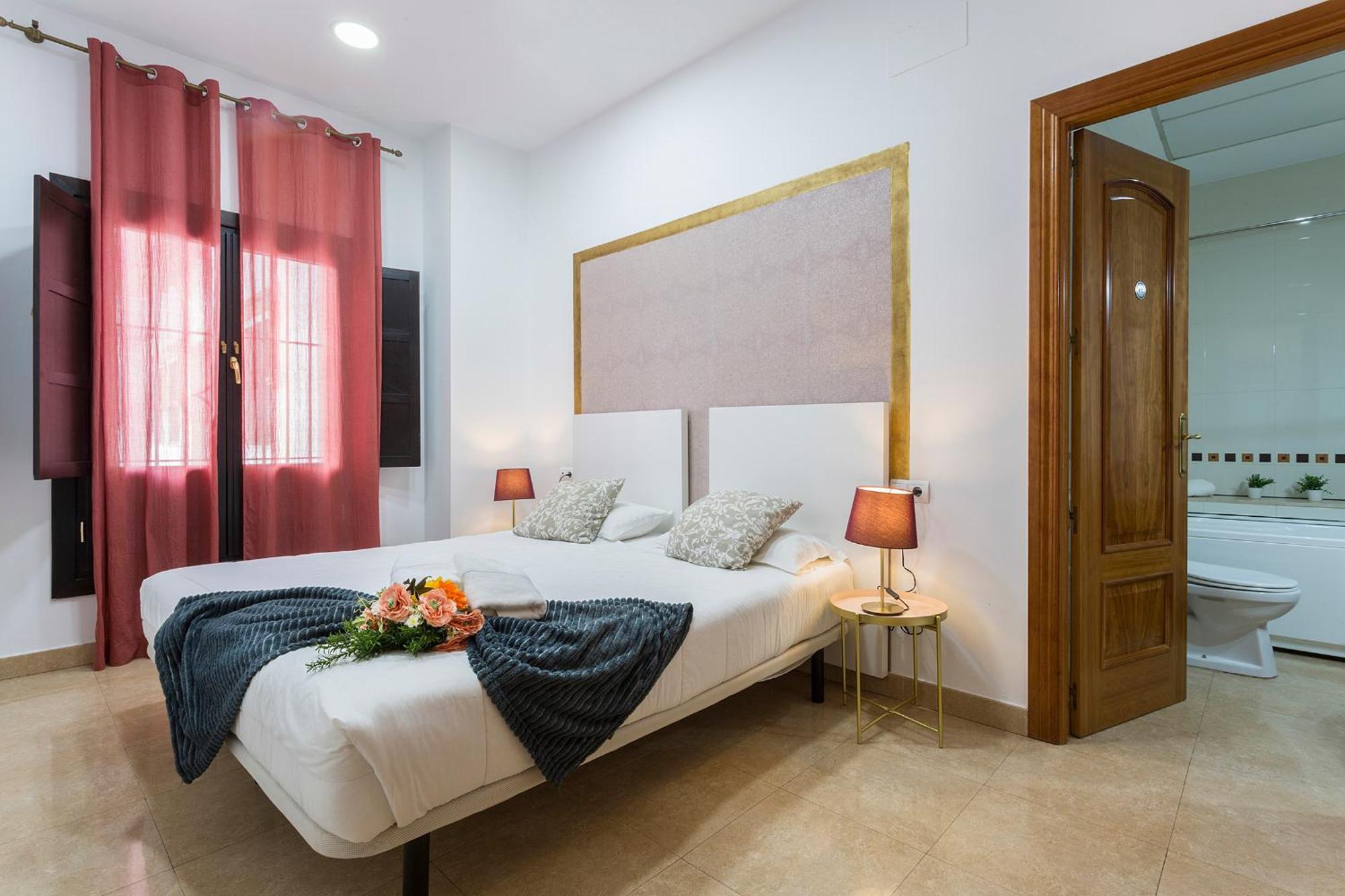 Santa Catalina Patio Andaluz 3 Rooms Seville Exterior photo